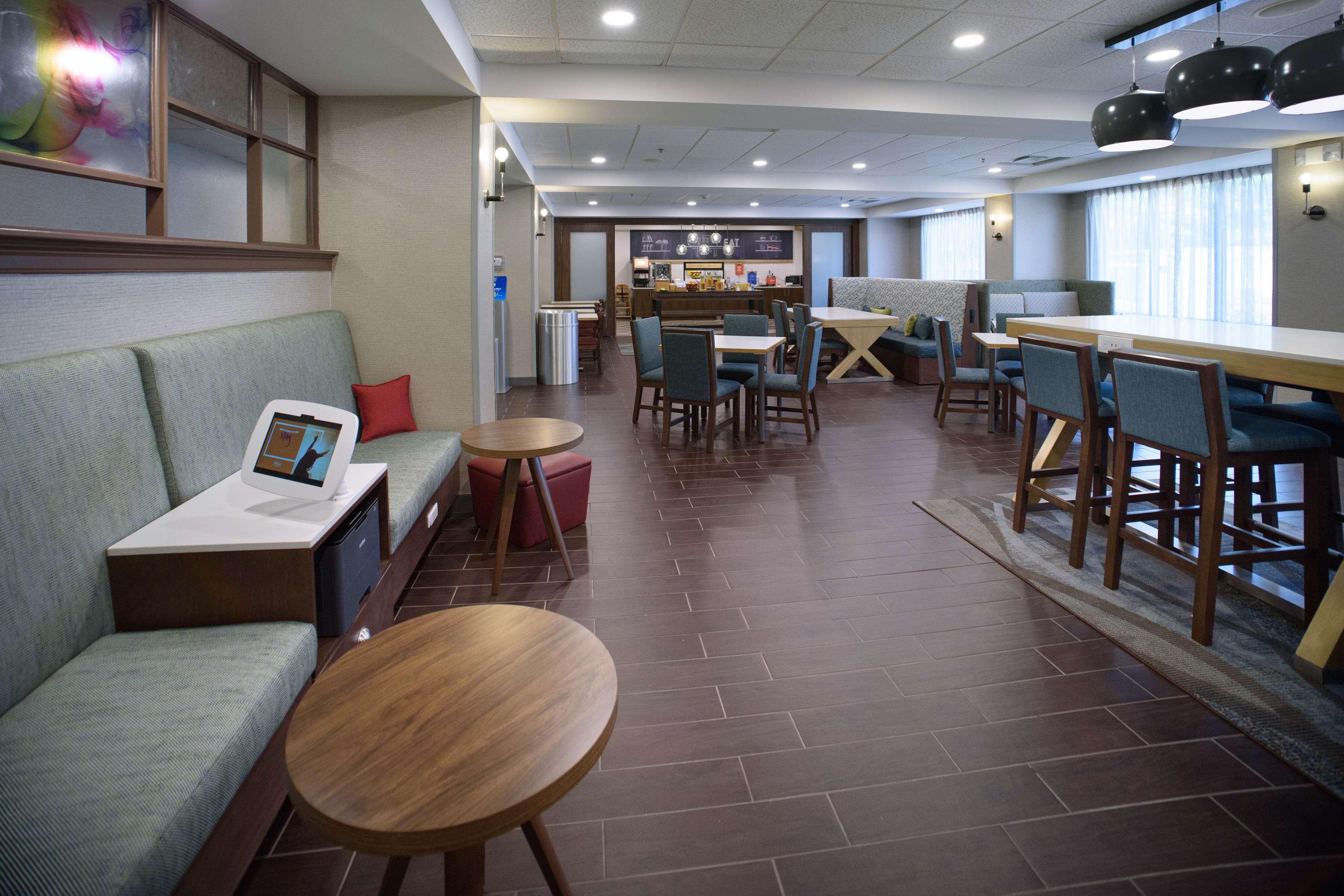 Hampton Inn Фейетвилл Экстерьер фото