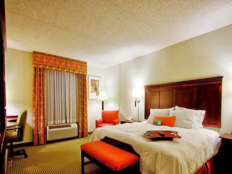 Hampton Inn Фейетвилл Экстерьер фото