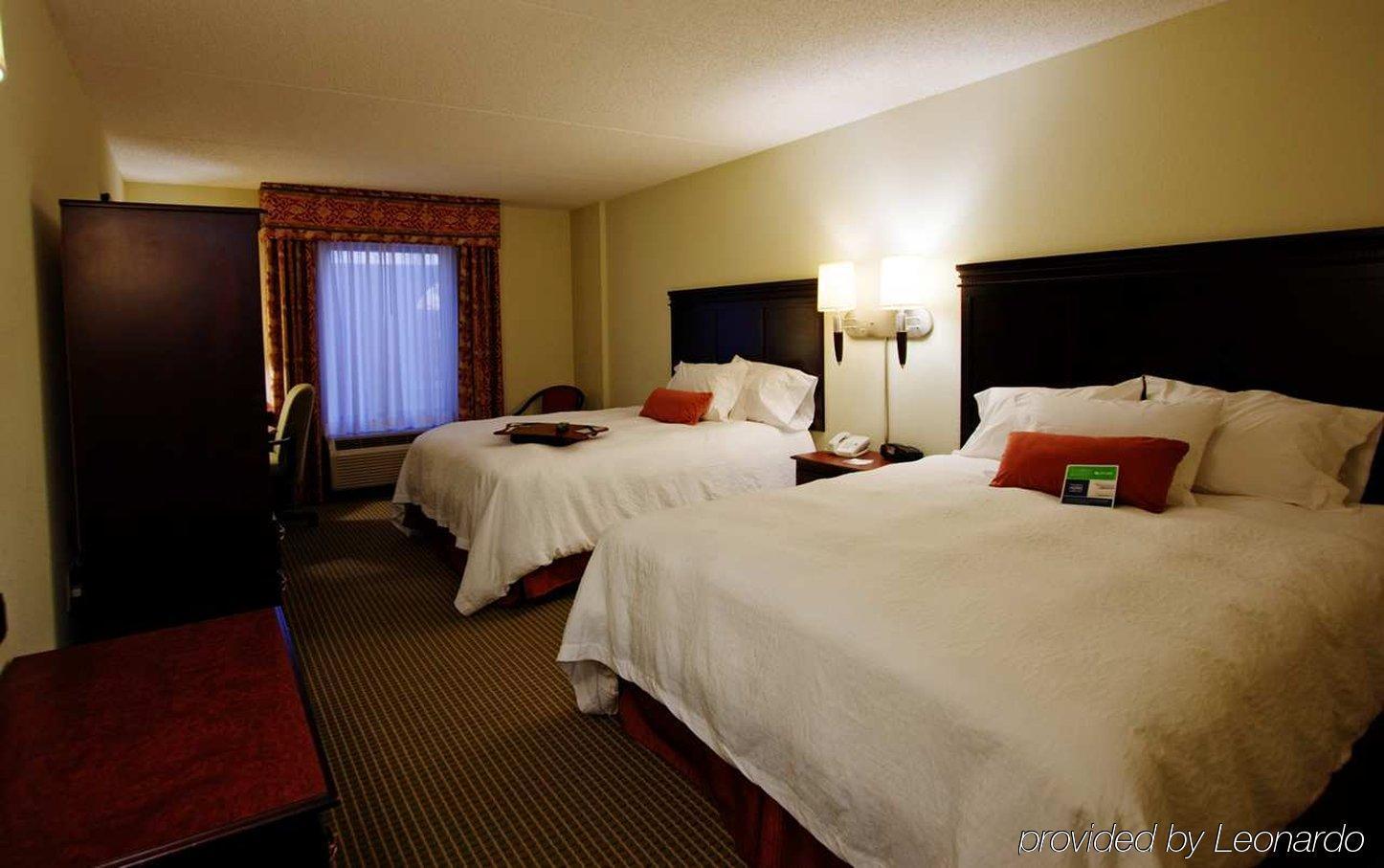 Hampton Inn Фейетвилл Номер фото