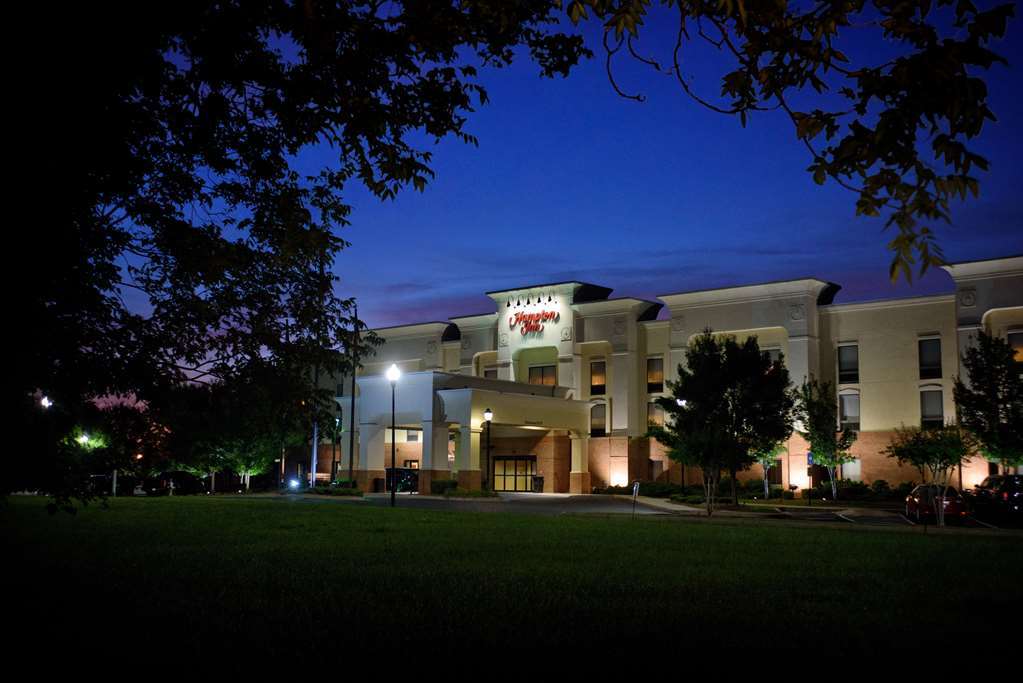 Hampton Inn Фейетвилл Экстерьер фото