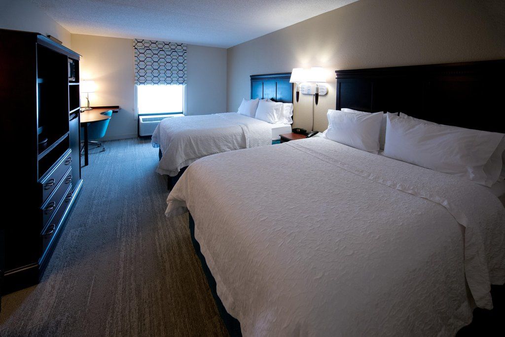 Hampton Inn Фейетвилл Экстерьер фото