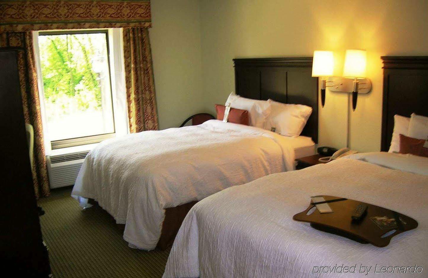 Hampton Inn Фейетвилл Экстерьер фото