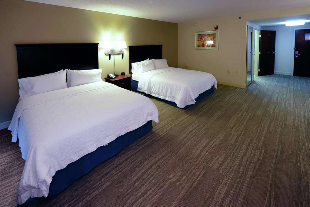 Hampton Inn Фейетвилл Номер фото